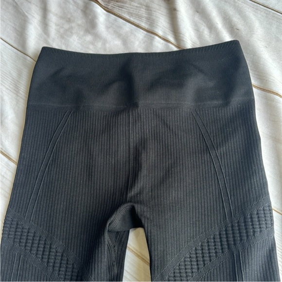 CLEARANCE Fabletics Black Seamless Ribbed High Waist Leggings Khloé Edit Size M - Picture 6 of 8